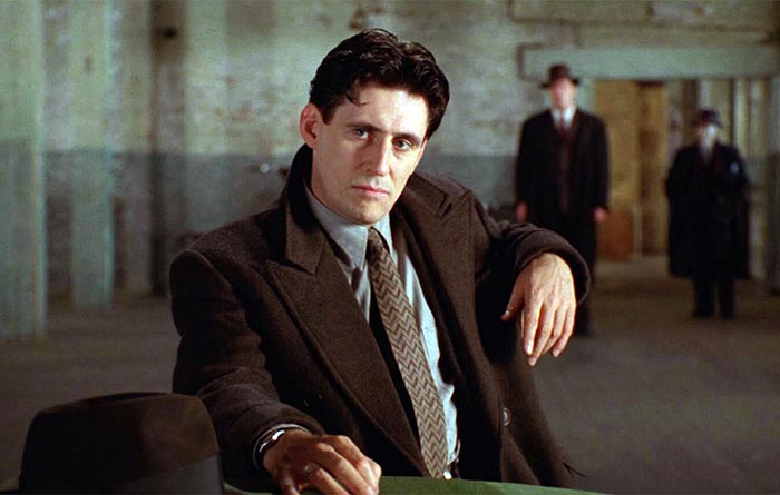 Гэбриэл Бирн в фильме Перекресток Миллера