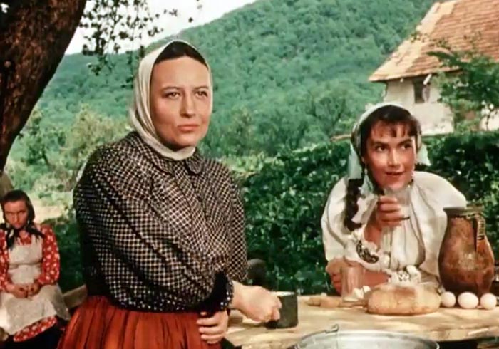 Галина Фролова в фильме Над Тиссой