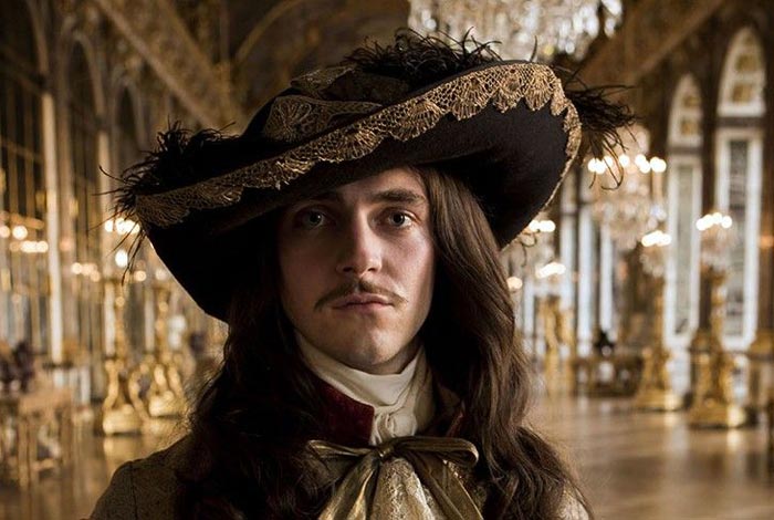 Джордж Благден в сериале Версаль