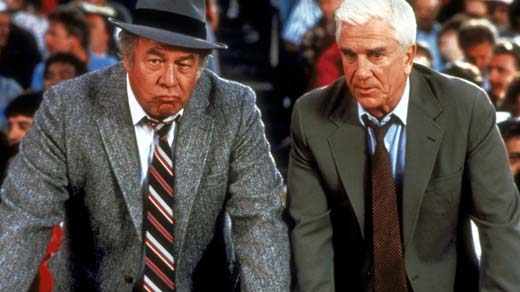 Джордж Кеннеди в фильме Голый пистолет