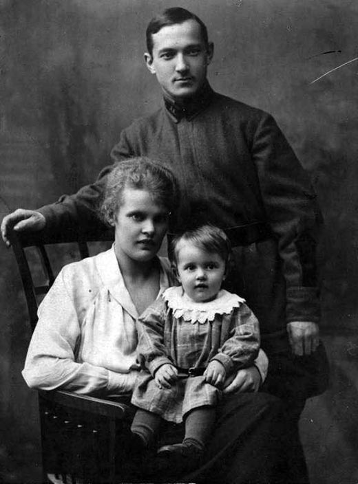 Георгий Лангемак с женой и дочерью