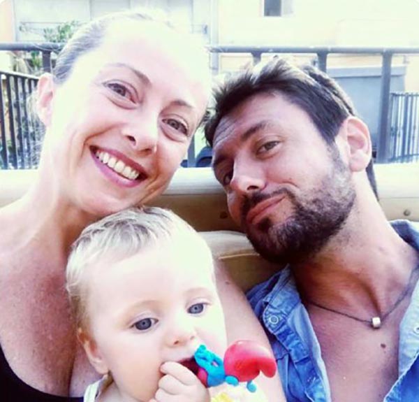 Джорджа Мелони и Андреа Джамбруно с дочерью