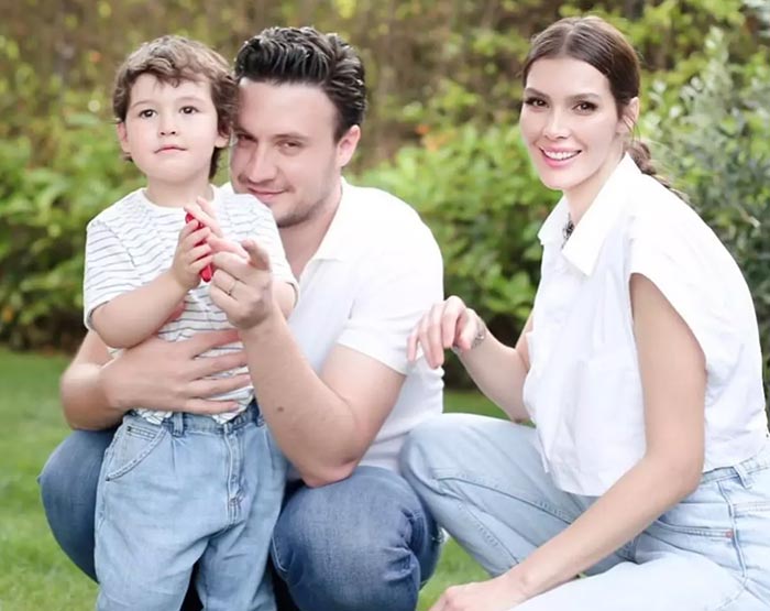 Хатидже Шендиль и Бурак Сайашар с сыном