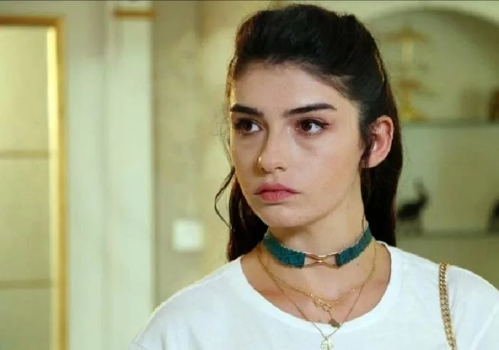 Хазар Эргючлю в сериале Высшее общество