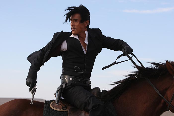 Ли Бён Хон в фильме Хороший, плохой, долбанутый