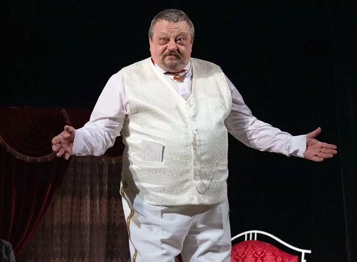 актер Игорь Коробов