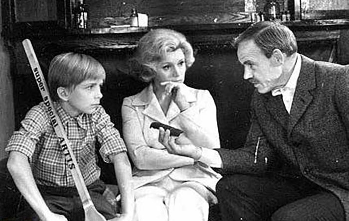 Игорь Меркулов в фильме Птицы над городом