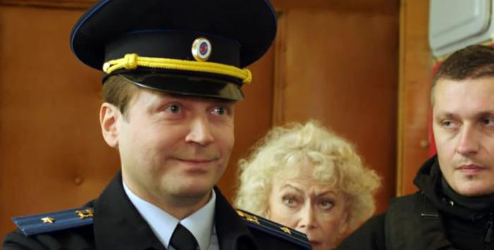 Илья Ильин в сериале Динозавр