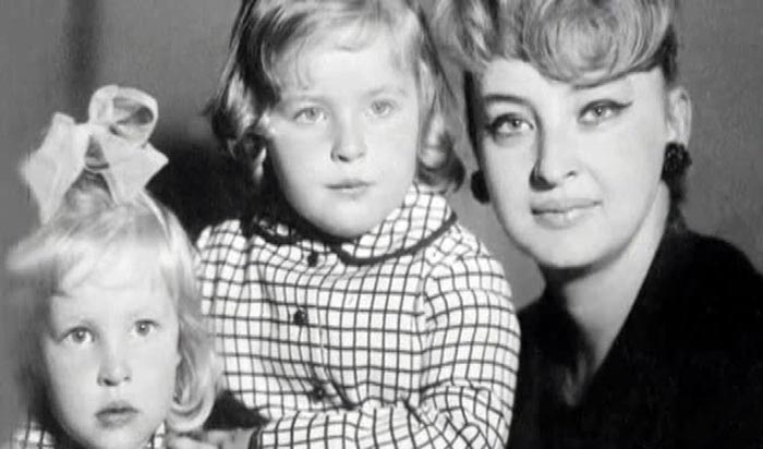 Ирэн Кожухова с дочерьми