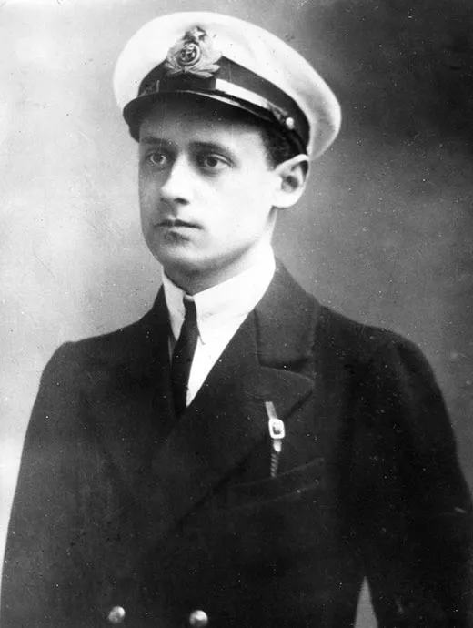 Иван Исаков в молодости