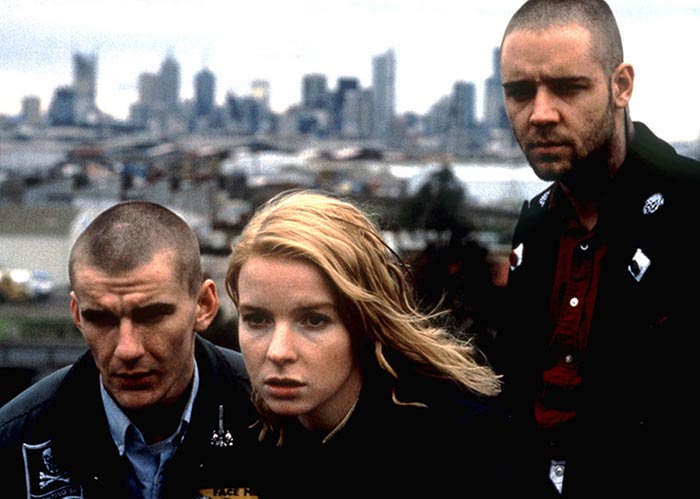 Жаклин МакКензи в фильме Скины