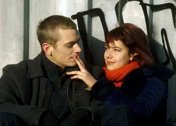 Юэль Киннаман в фильме Другой путь