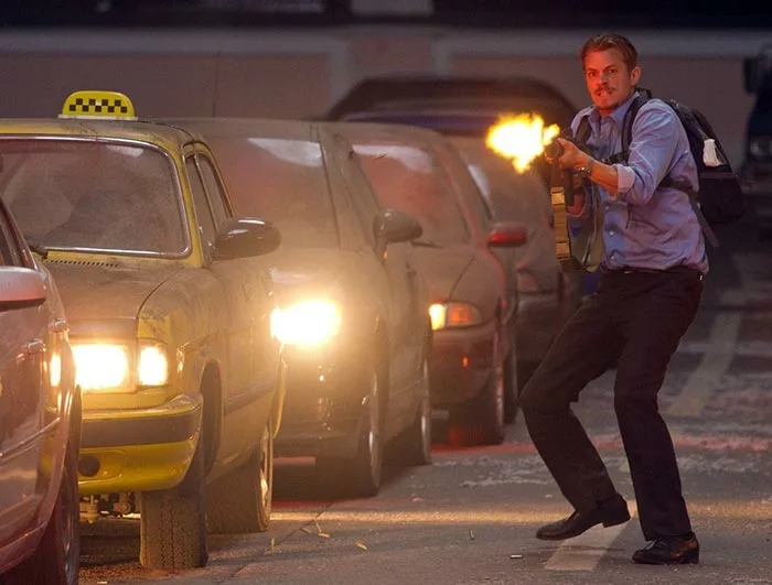 Юэль Киннаман в фильме Фантом