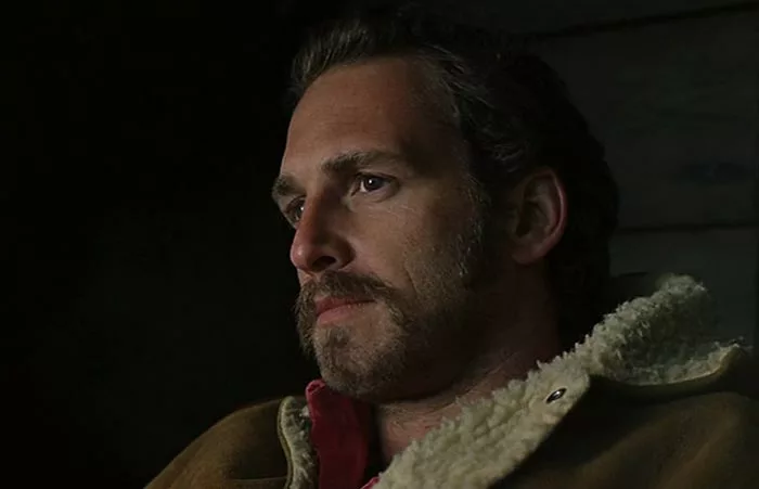 Джош Лукас в фильме Подводное течение