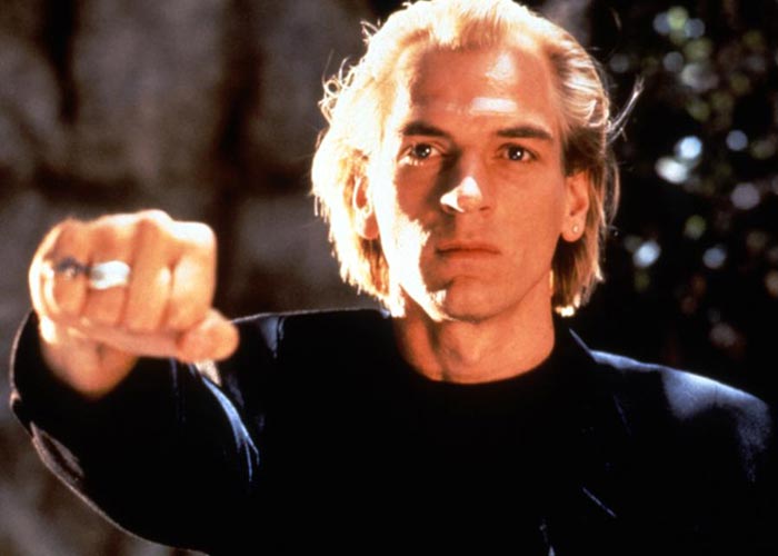 Джулиан Сэндс в фильме Чернокнижник