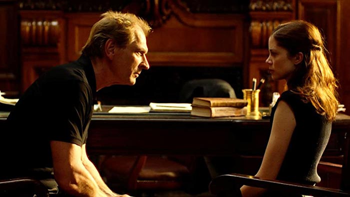 Джулиан Сэндс в фильме Проклятие дудочника