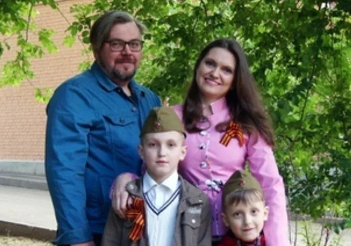 Константин Илюхин с семьей