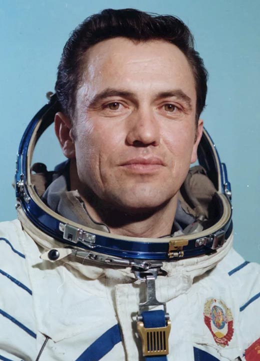 космонавт Леонид Попов