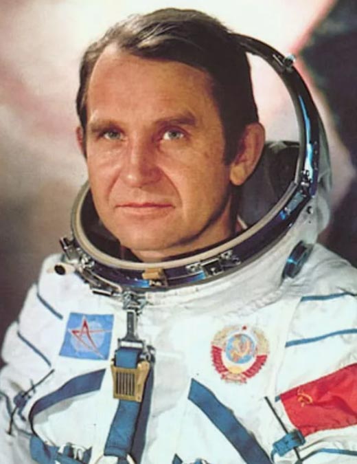 космонавт Олег Макаров