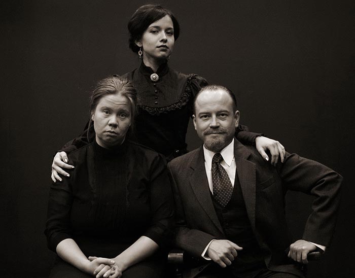 Ксения Морозова в спектакле Любовь и Ленин