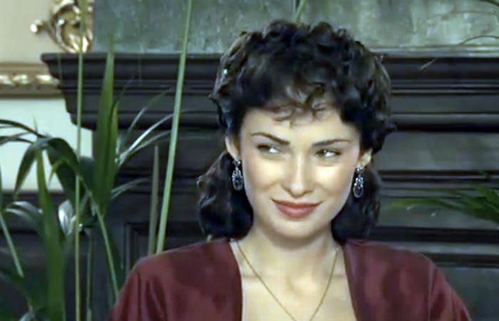 Александра Кузнецова в фильме Заяц жаренный по-берлински