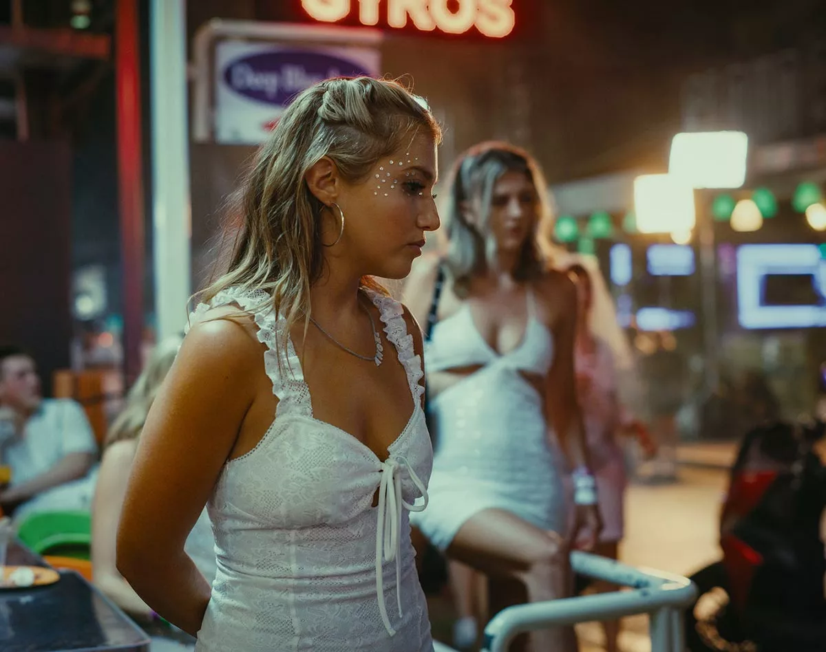 Лара Пик в фильме Как заниматься сексом