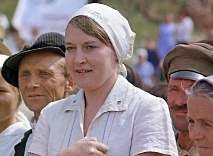 Лариса Буркова в фильме Красные пчёлы