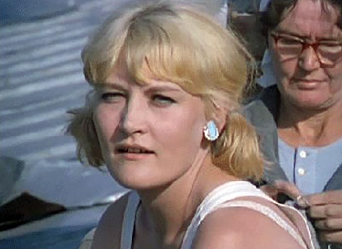 Лариса Буркова в фильме Мама вышла замуж