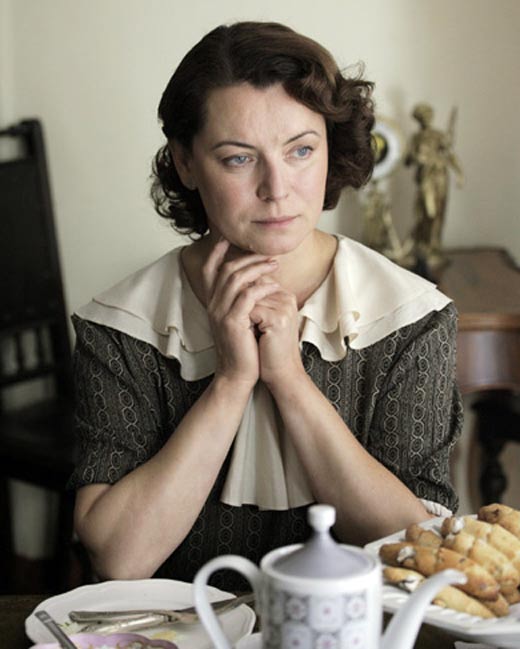 Лариса Шахворостова в роли Елены Кошевой