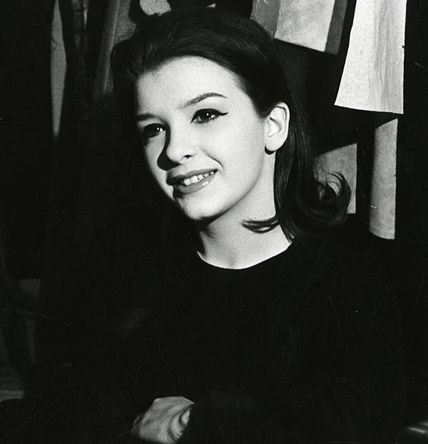 Лаура Эфрикян в молодости