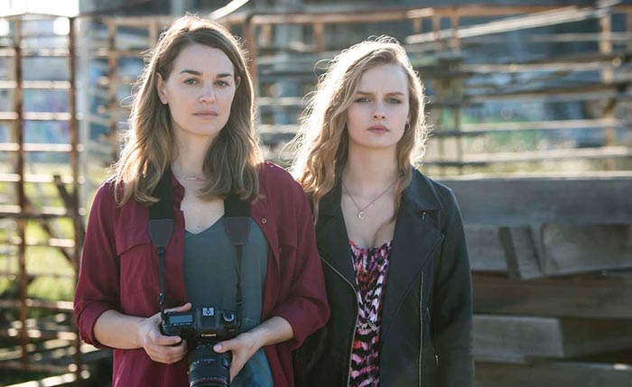 Лора Гордон в фильме Прилив