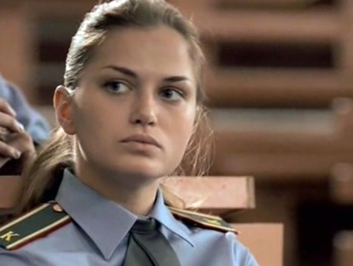Леля Хохлова в сериале Метод Лавровой 2