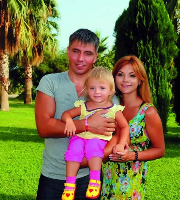 Леся Ярославская с мужем и дочерью