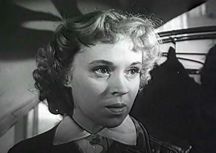 Лилия Толмачева в фильме Жизнь прошла мимо