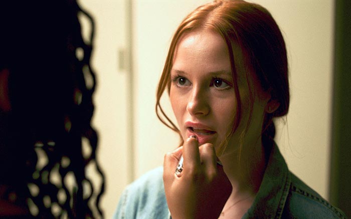 Мэделин Петш в фильме Игра в иллюзию