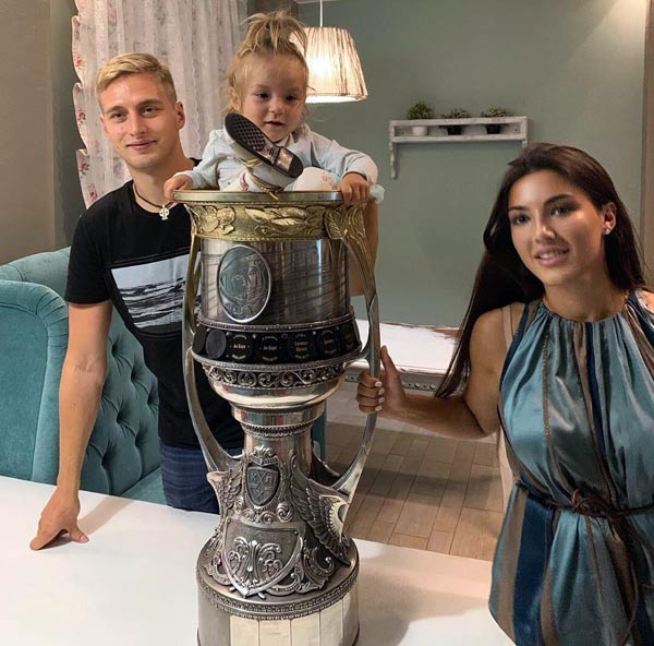 Максим Шалунов жена Лилия Часовитина и дочь Алиса