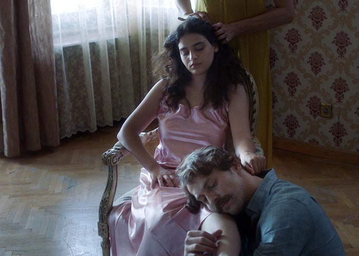 Манал Исса в фильме Моя любимая ткань