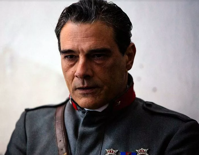 Марко Леонарди в фильме Молодой папа