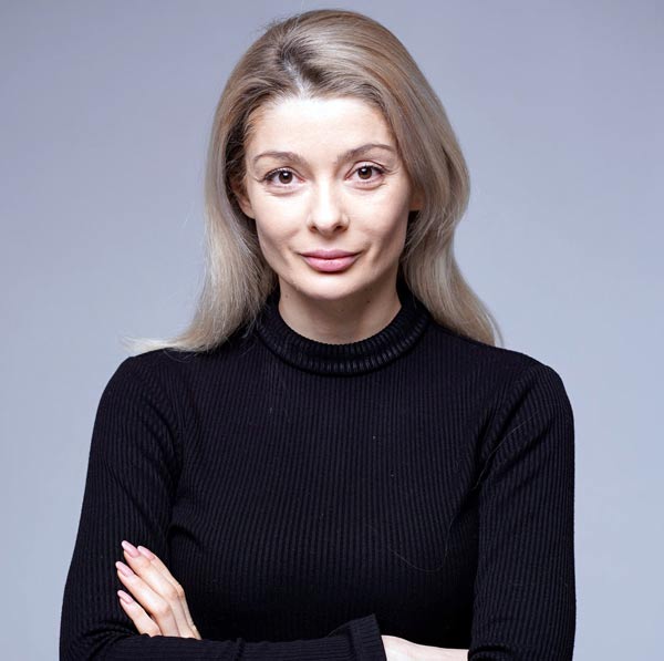 актриса Марина Суворова
