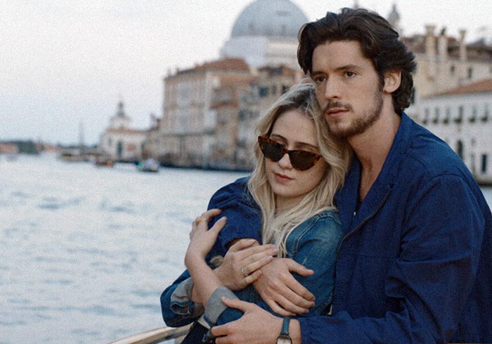 Мария Бакалова в фильме Третий не лишний