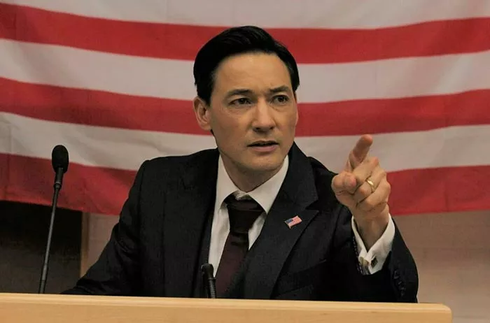 Марк Хэмптон в фильме Принятие