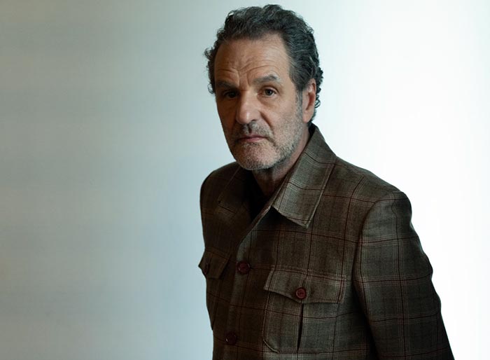 Мартин Кук в сериале Шпион