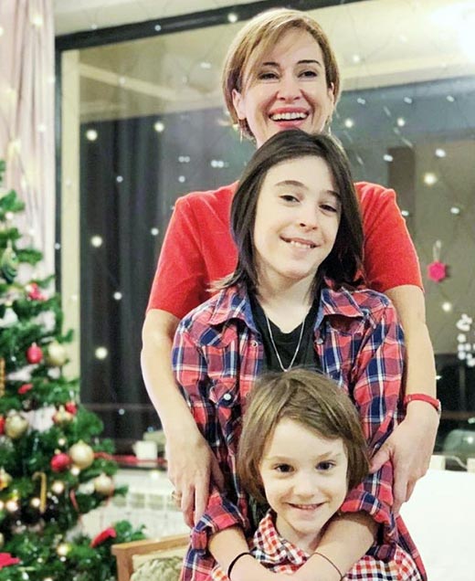 Медея Маринеску с сыновьями