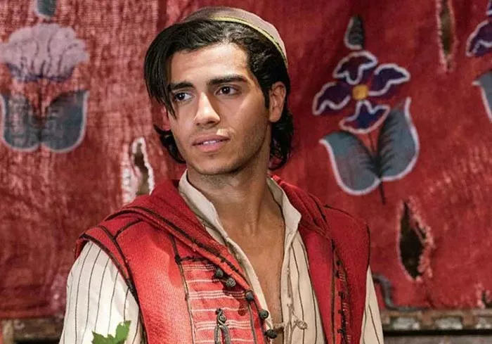 Мена Массуд в фильме Алладин