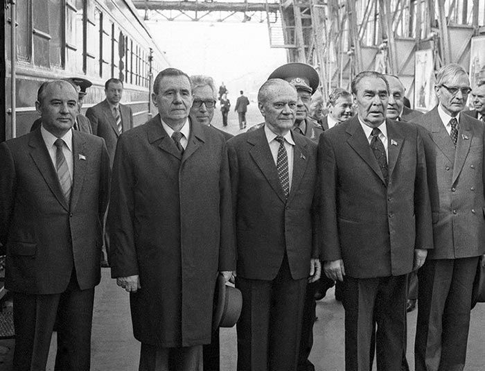 Михаил Горбачев и Леонид Брежнев