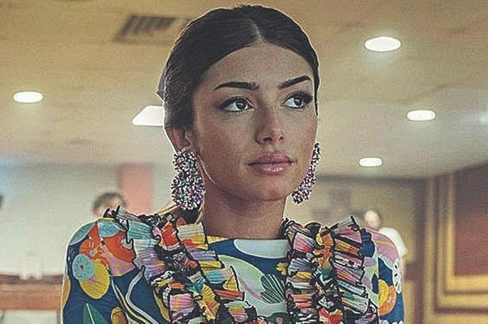 Мими Кин в сериале Половое воспитание