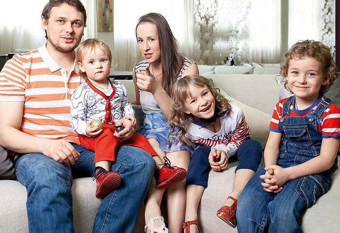 Наталья Мотева и Николай Иванов с детьми