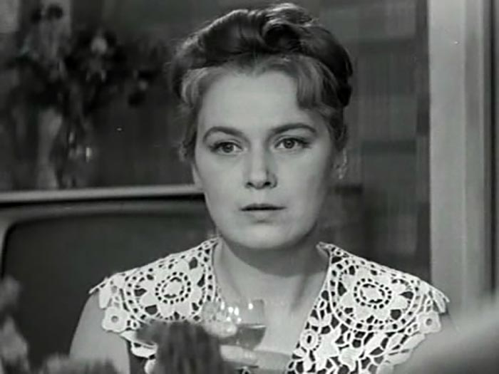 Надежда Семенцова в фильме Переходный возраст