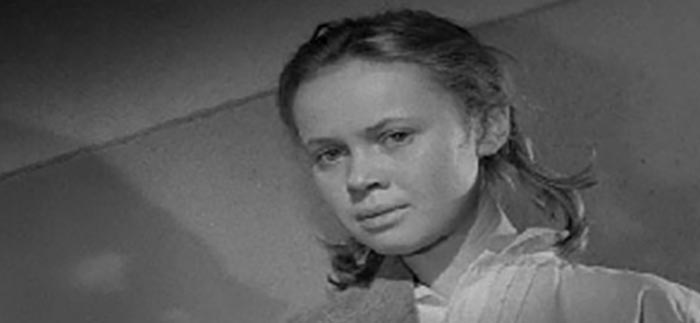 Надежда Серая в фильме Рабочий поселок