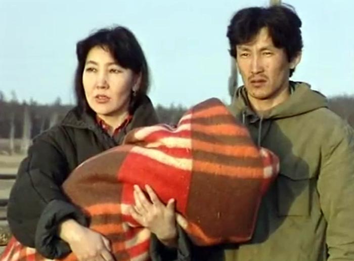 Надежда Ушницкая в фильме Проклятая земля